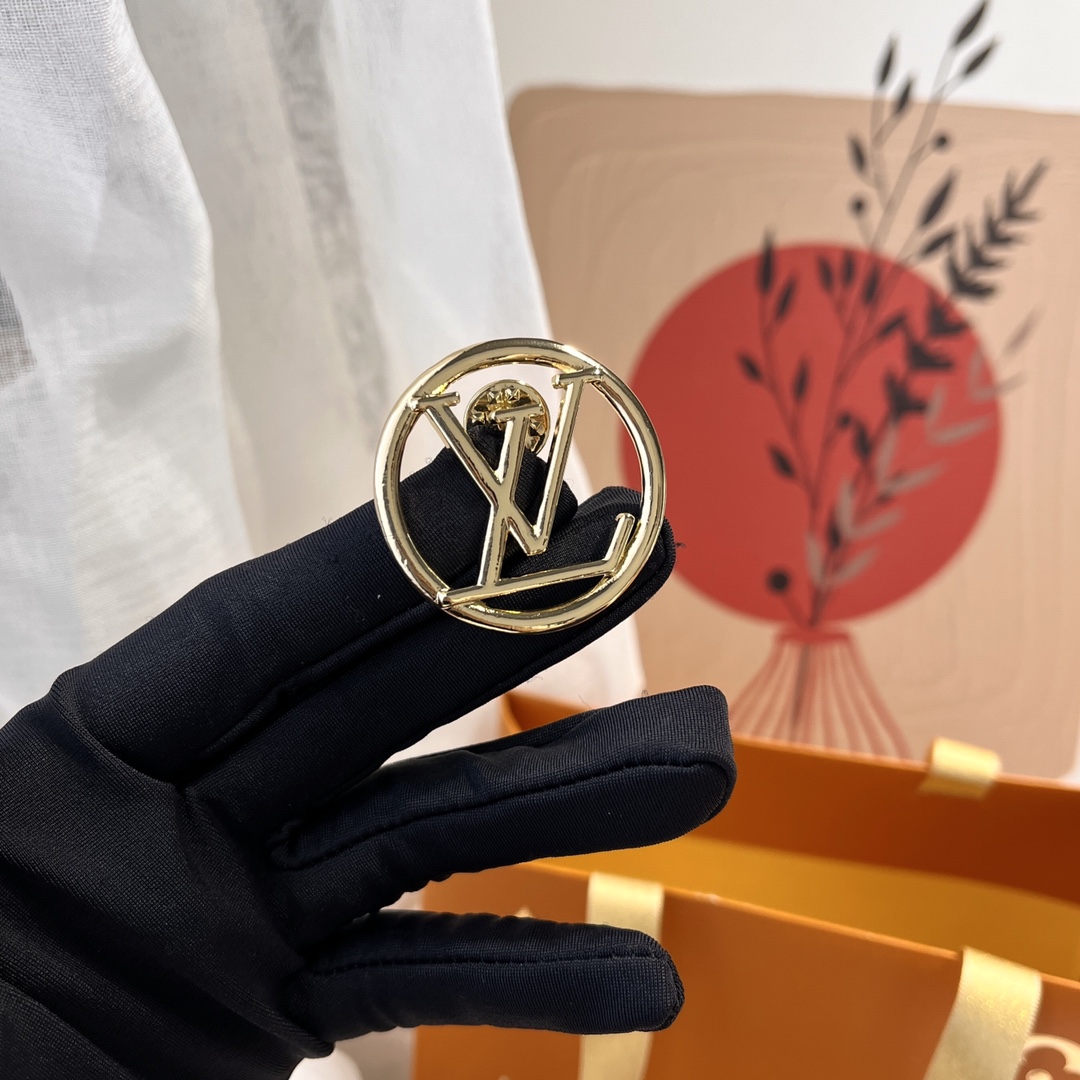 Replica LOUIS VUITTON Brooch