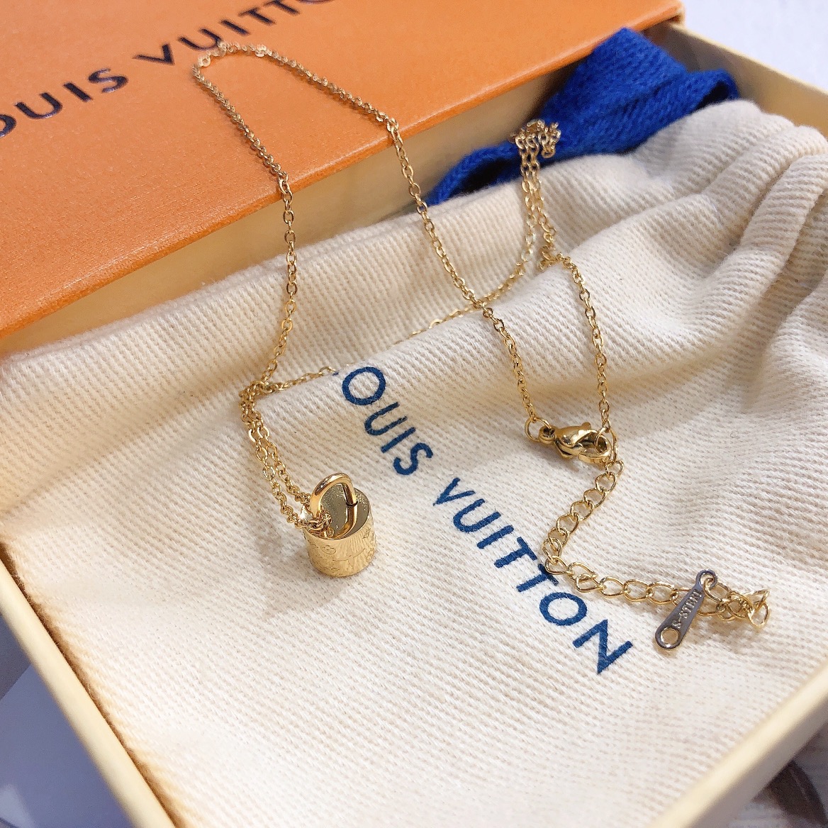 Replica LOUIS VUITTON Necklace
