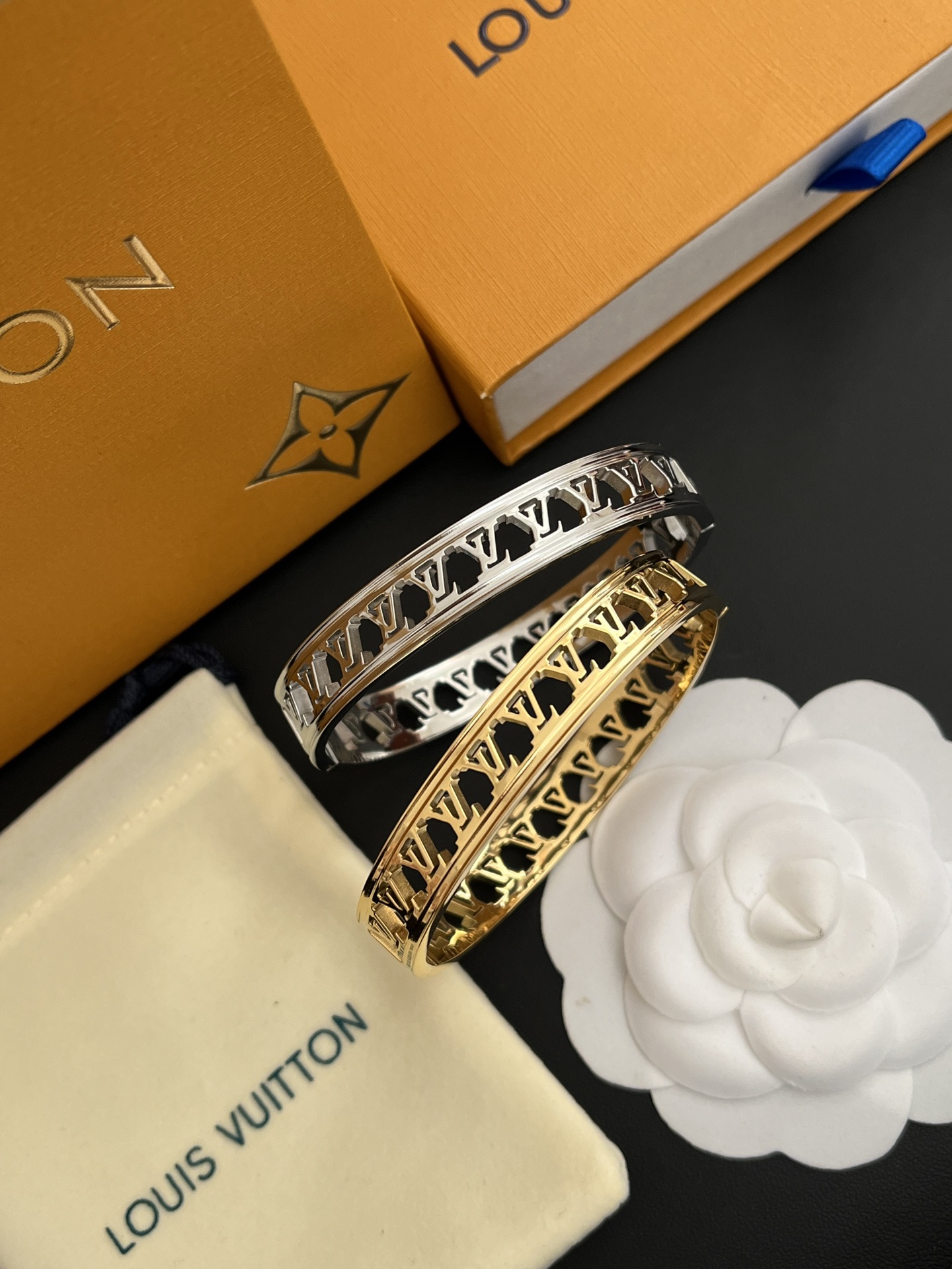 Replica LOUIS VUITTON Bangle