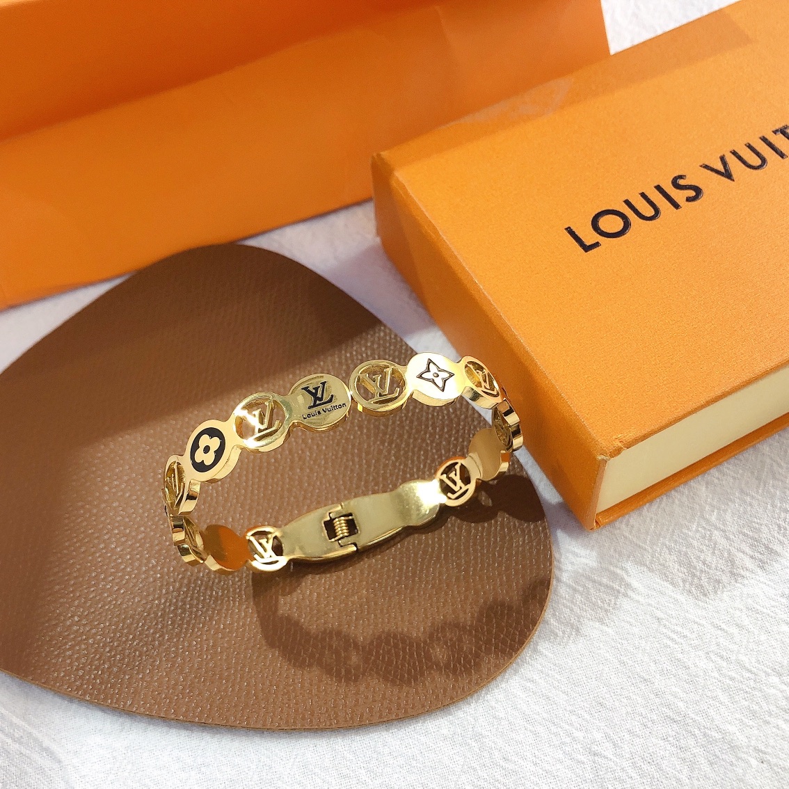 Replica LOUIS VUITTON Bangle