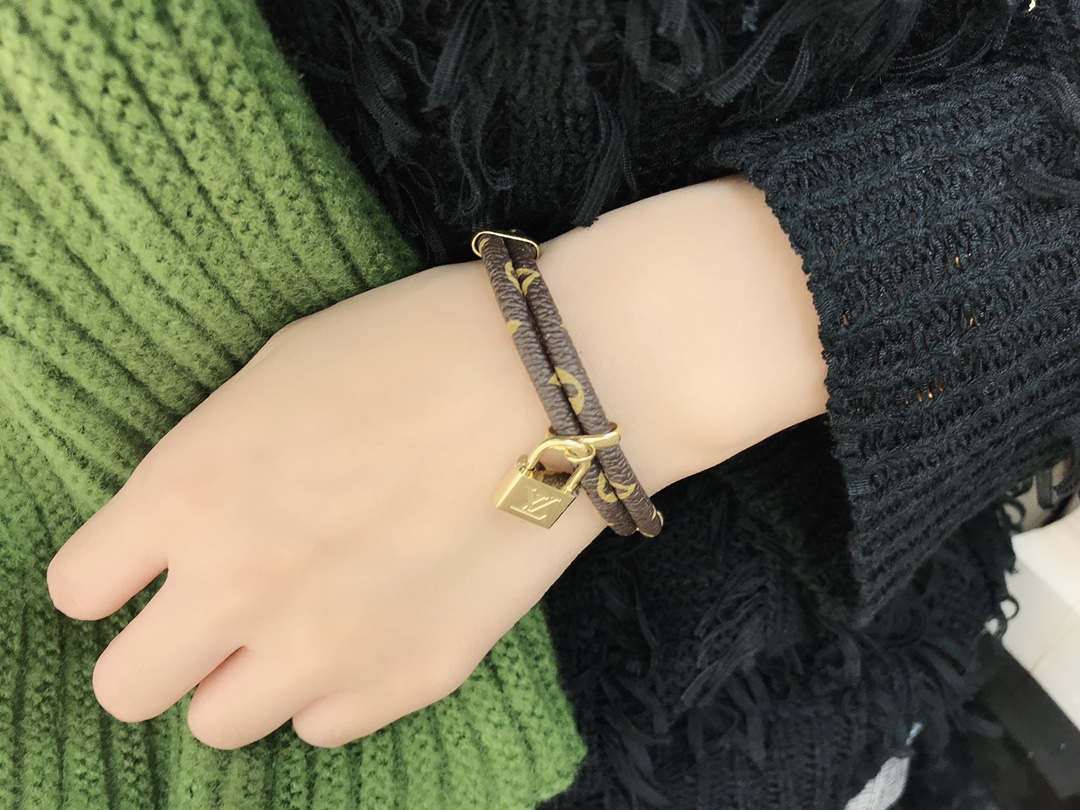 Replica LOUIS VUITTON Bangle