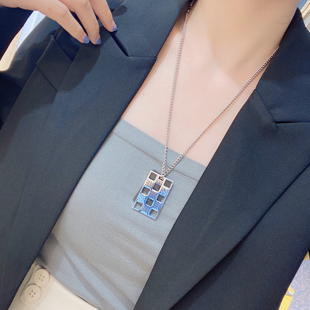 Replica LOUIS VUITTON Necklace