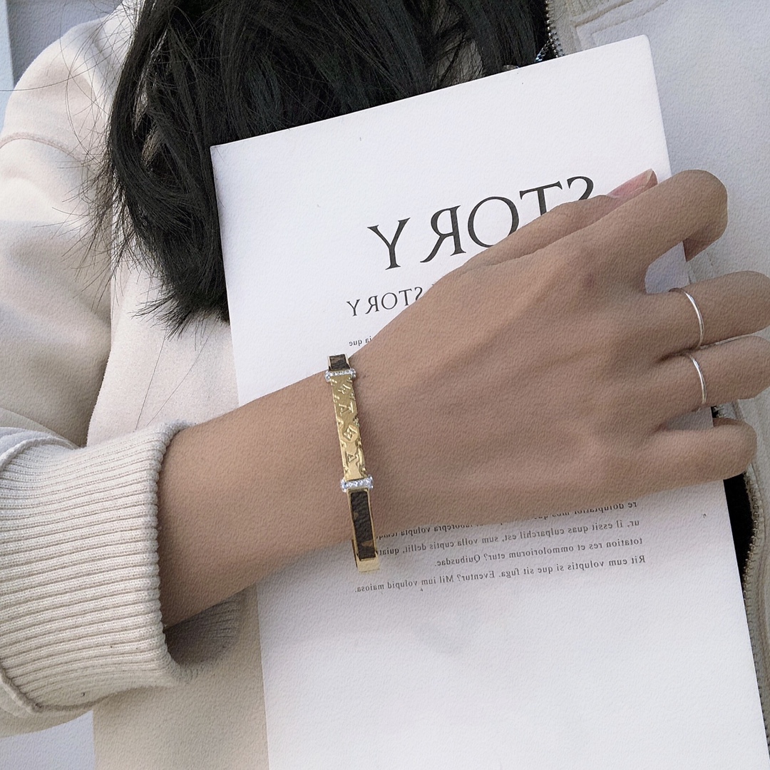 Replica LOUIS VUITTON Bangle