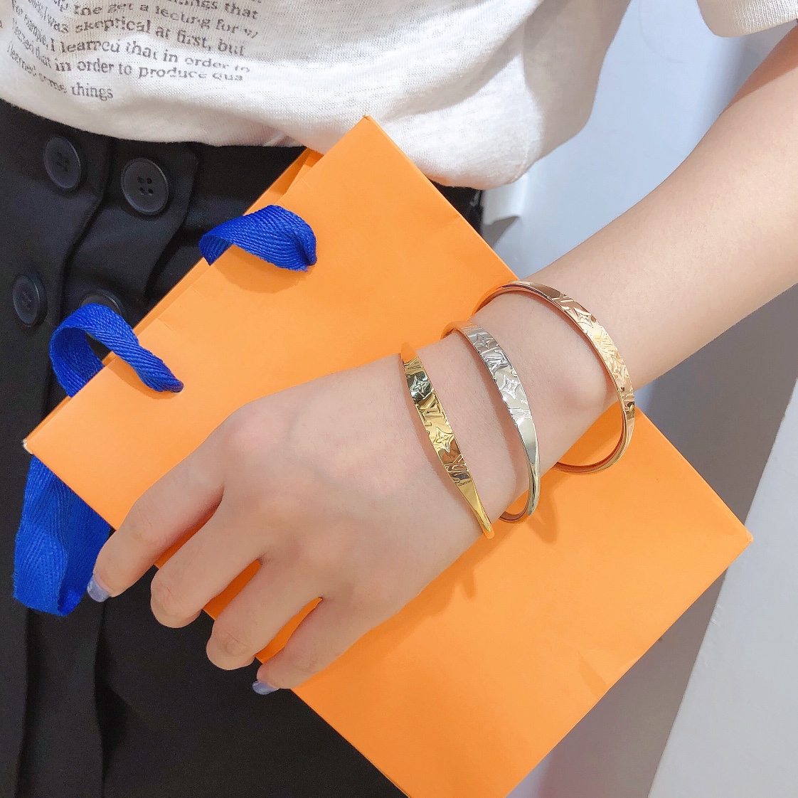 Replica LOUIS VUITTON Bangle
