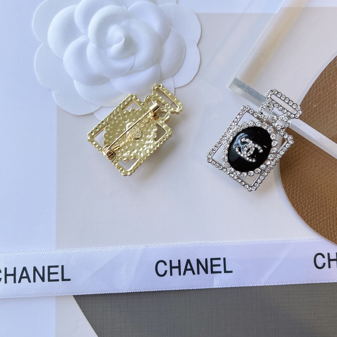 Replica CHANEL Brooch