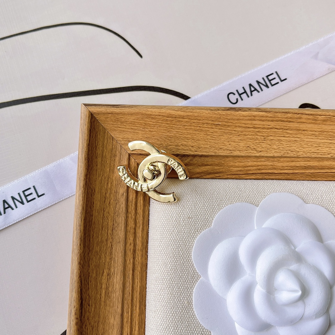Replica CHANEL Brooch