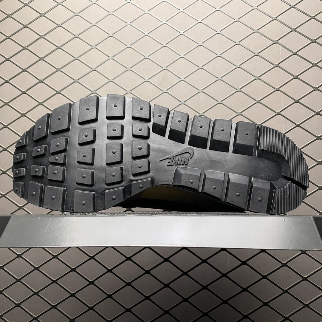 Replica Nike Shoe Sacai x Nike Vaporwaffle 3.0  DD1875-200 _01526