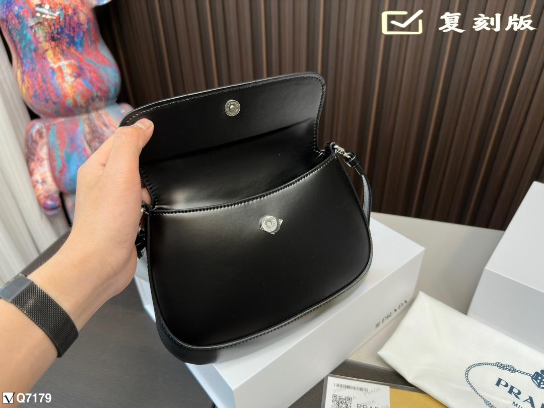 Replica Prada Bag 17*22CM