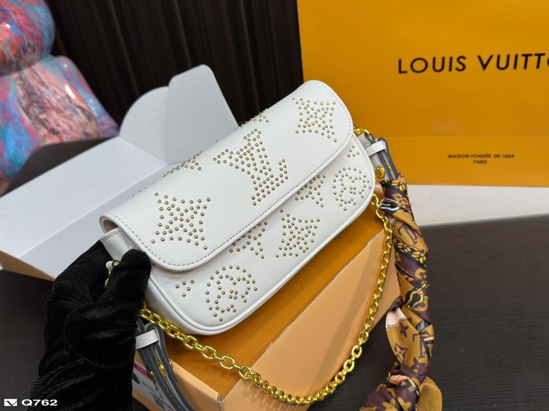 Replica Louis Vuitton Bag 11.5*22CM
