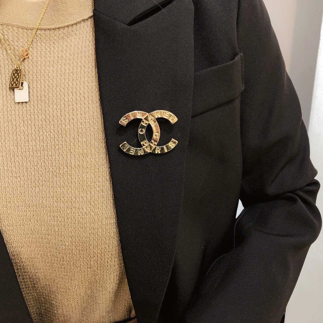 Replica CHANEL Brooch