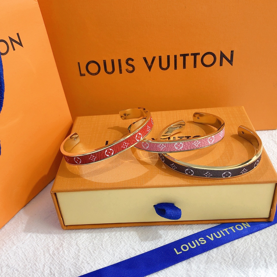 Replica LOUIS VUITTON Bangle