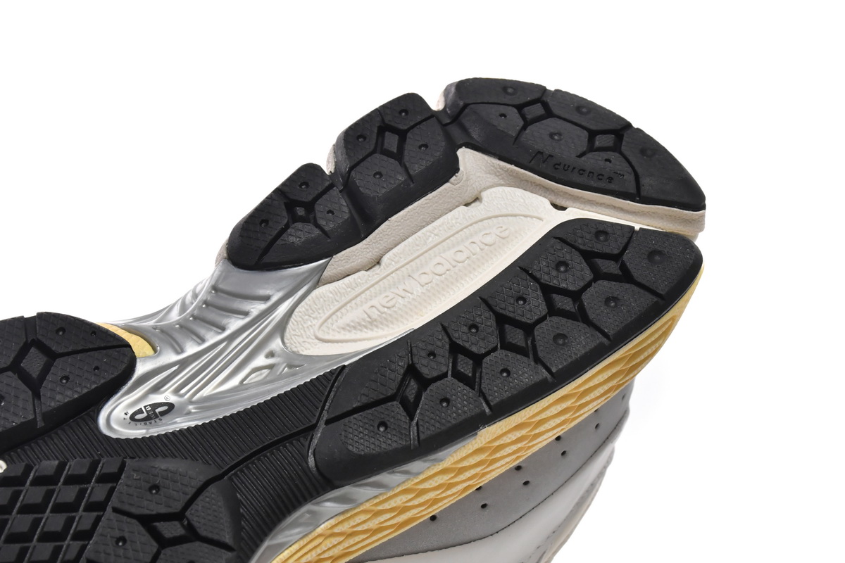 Replica New Balance Shoe New Running Shoes ML2002RT Thisisneverthat x New Balance 2002R White