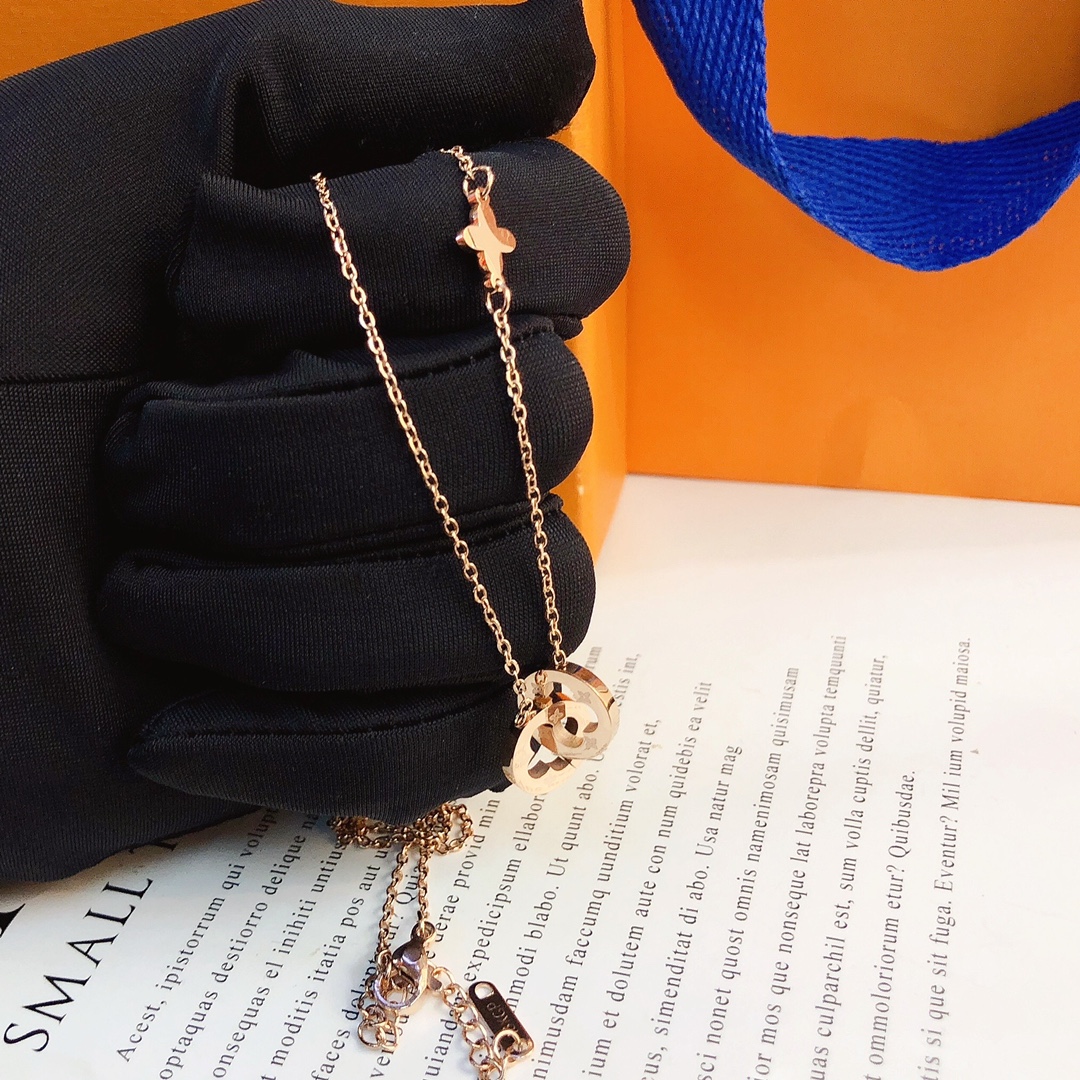 Replica LOUIS VUITTON Necklace