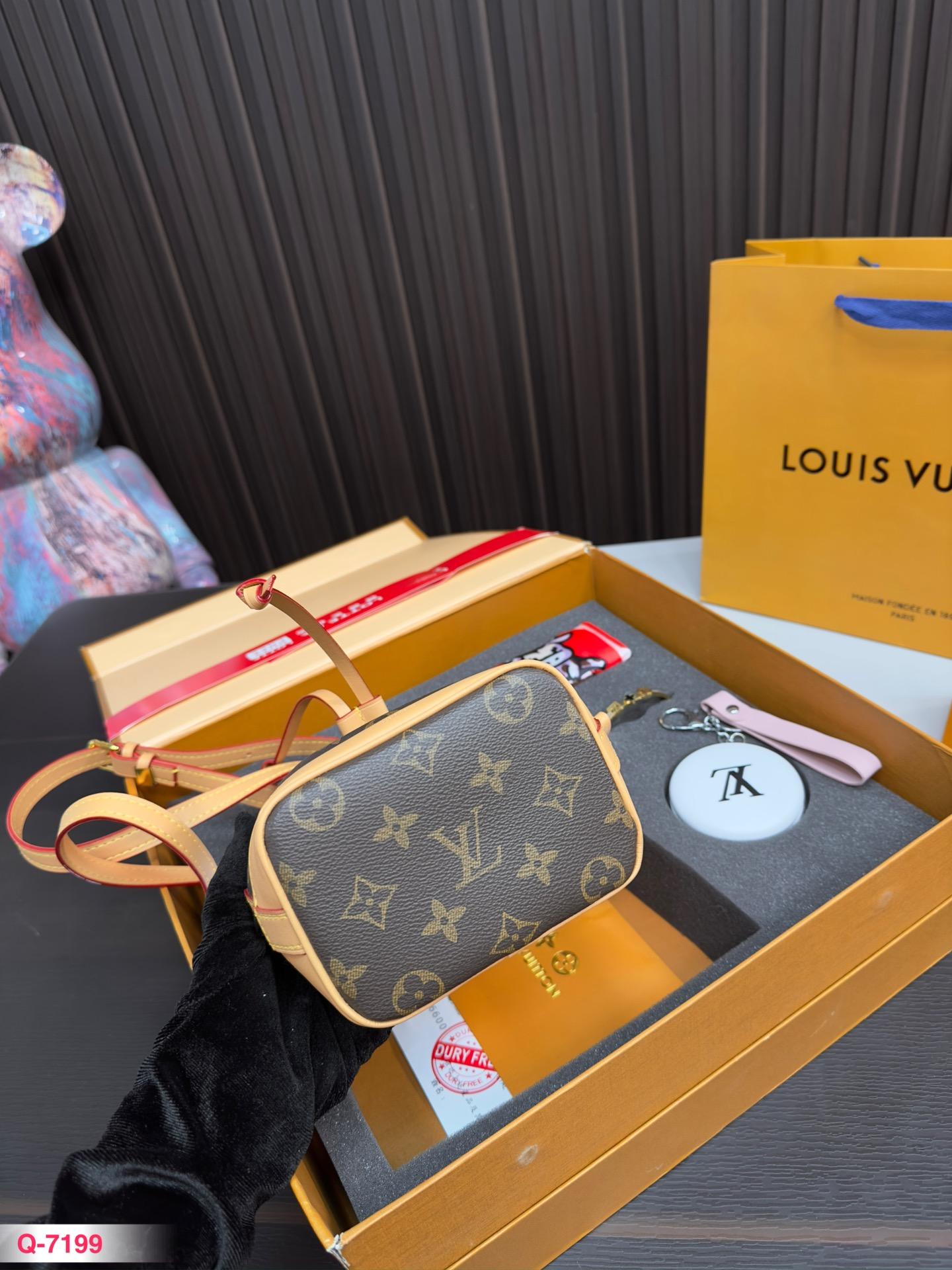 Replica Louis Vuitton Bag set 13*16CM