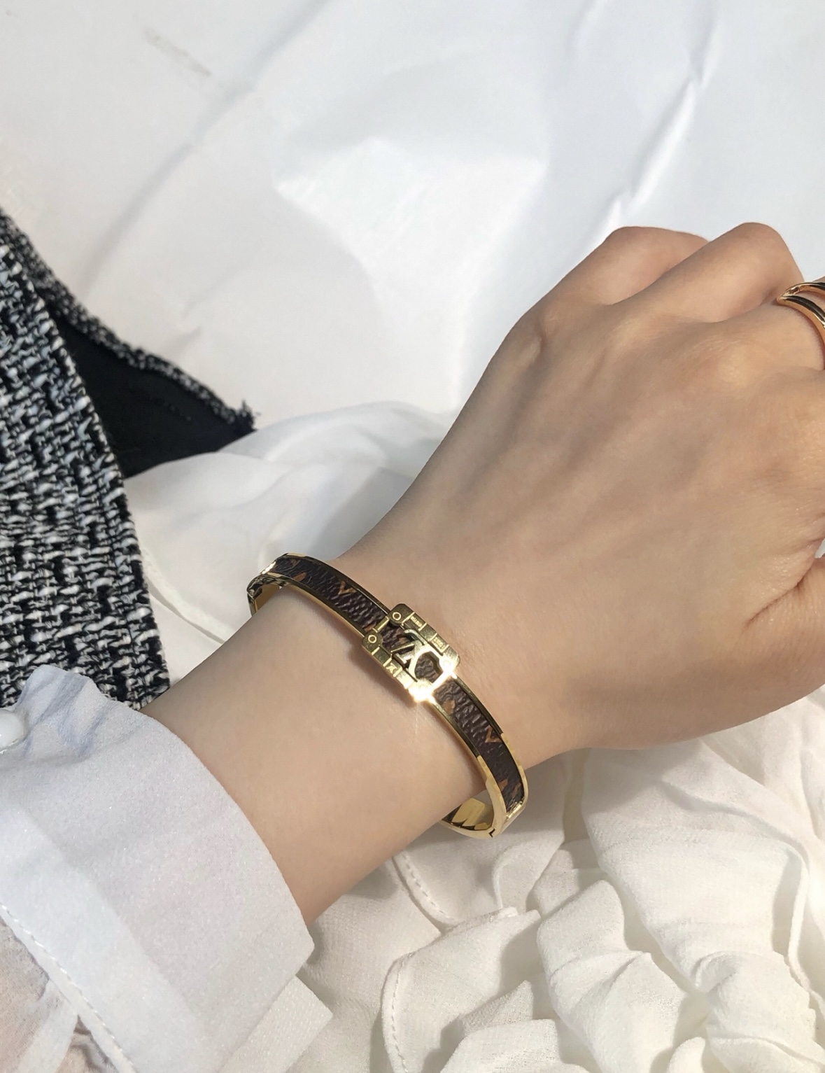 Replica LOUIS VUITTON Bangle