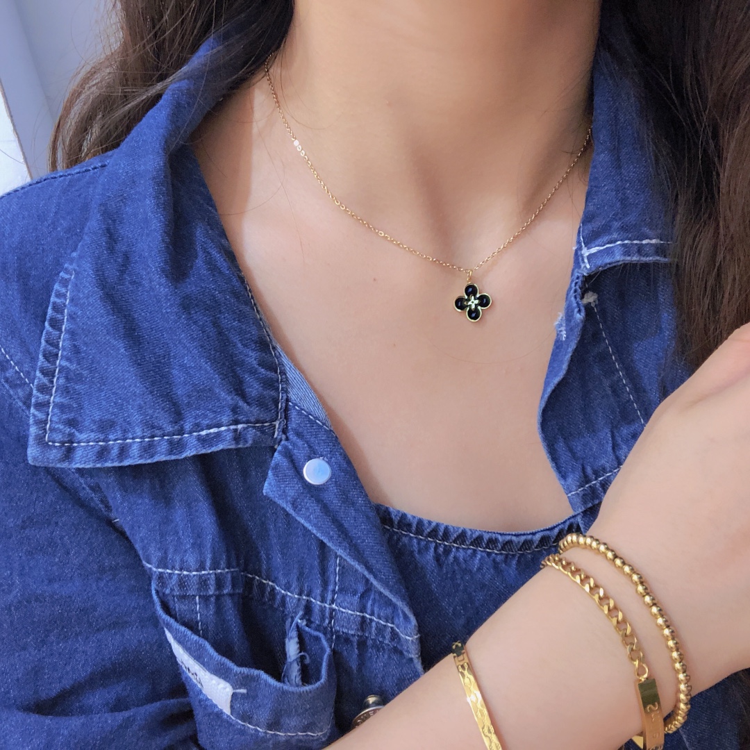 Replica LOUIS VUITTON Necklace