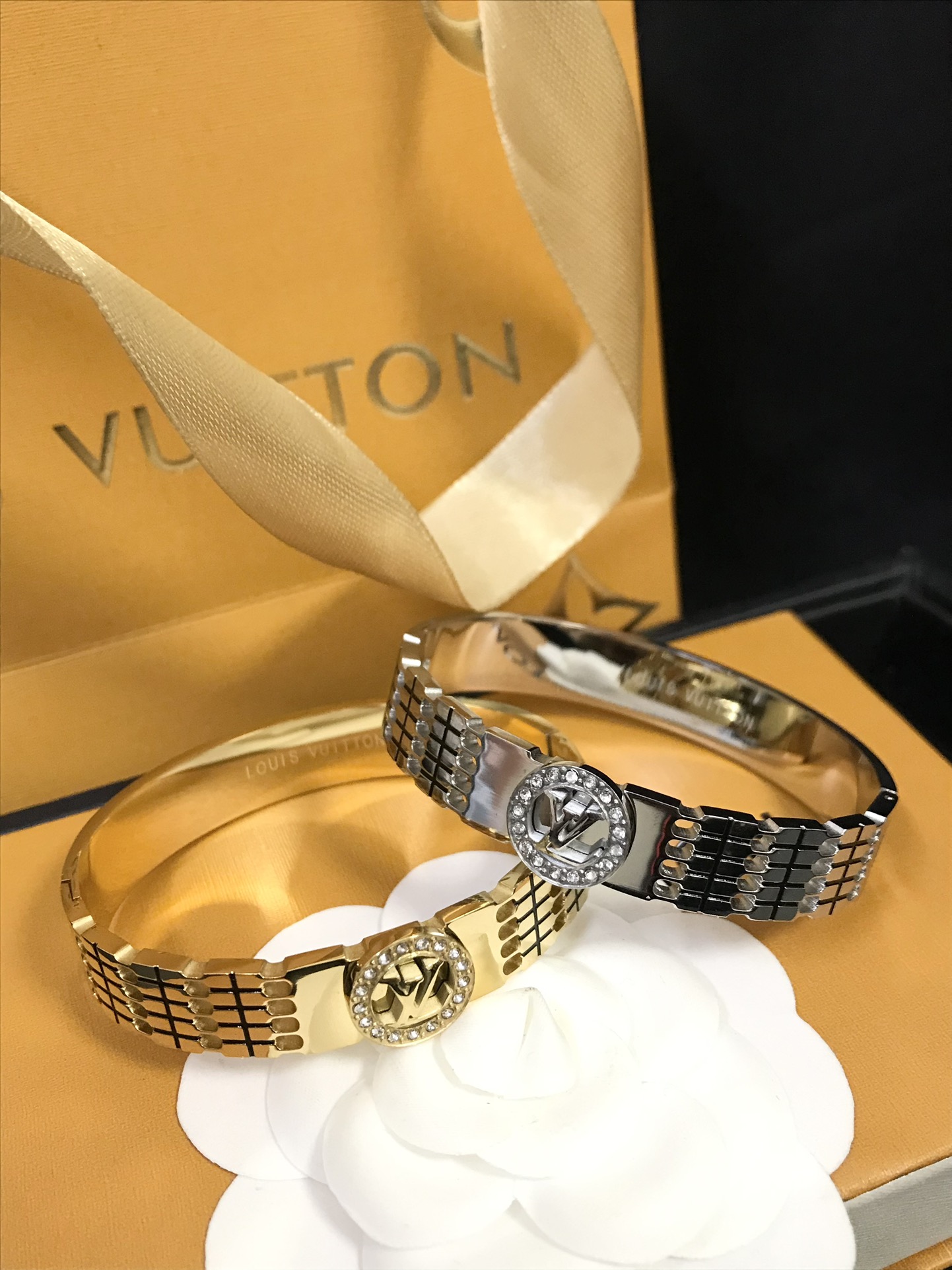 Replica LOUIS VUITTON Bangle
