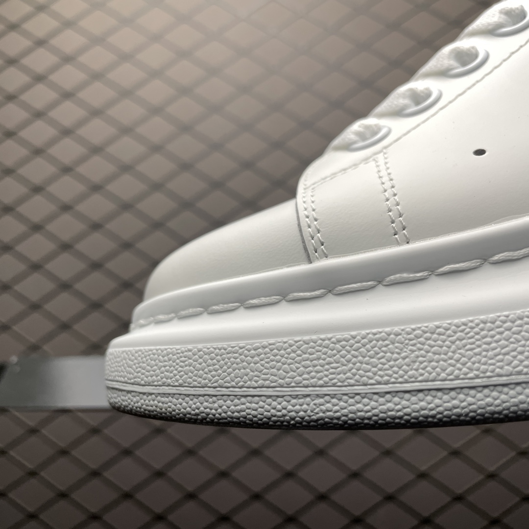 Replica Alexander McQueen Shoe Alexander McQueen size 35-45 with half size.a