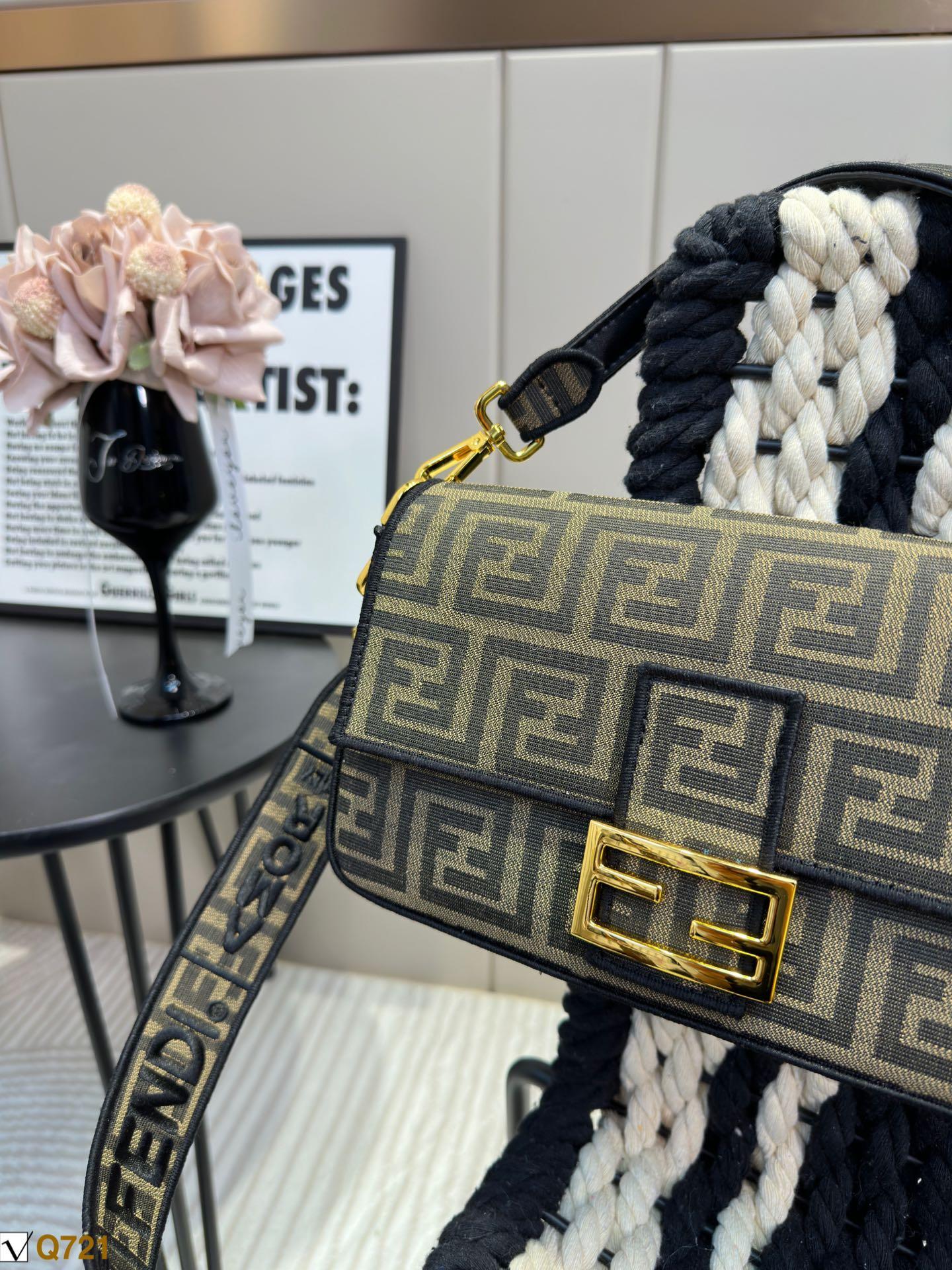 Replica Fendi Bag 14*25CM