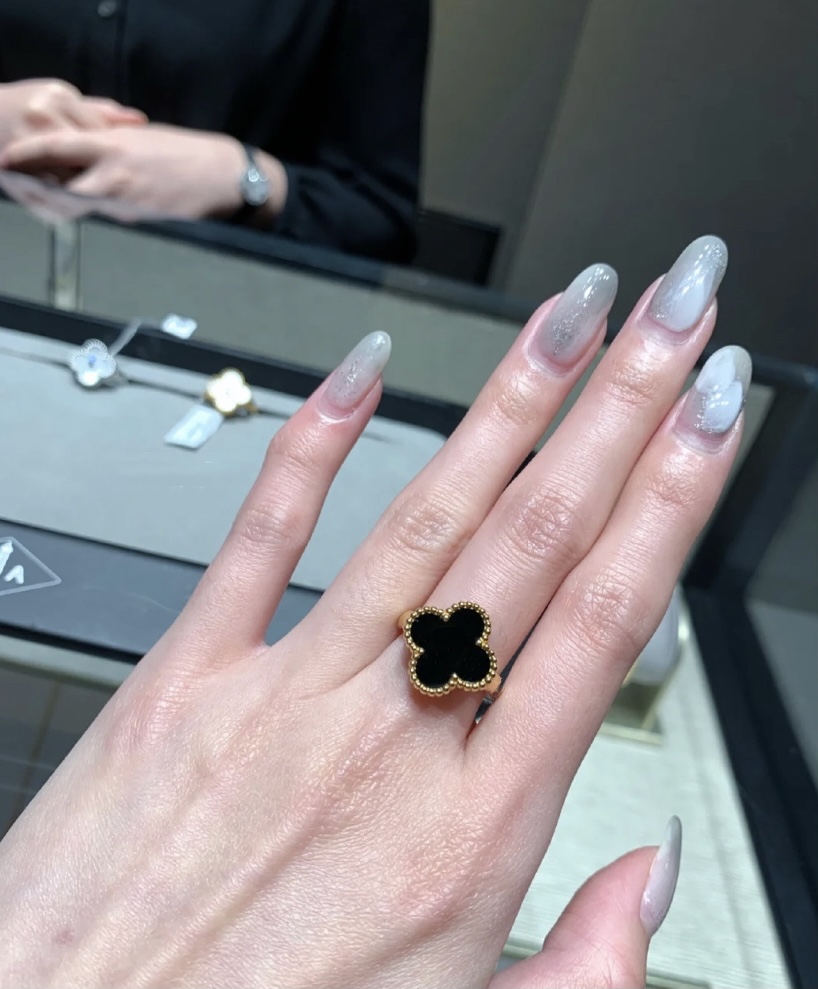 Replica VanCleef Arpels Ring