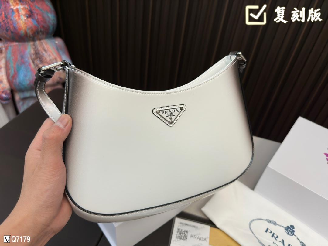 Replica Prada Bag 17*27CM