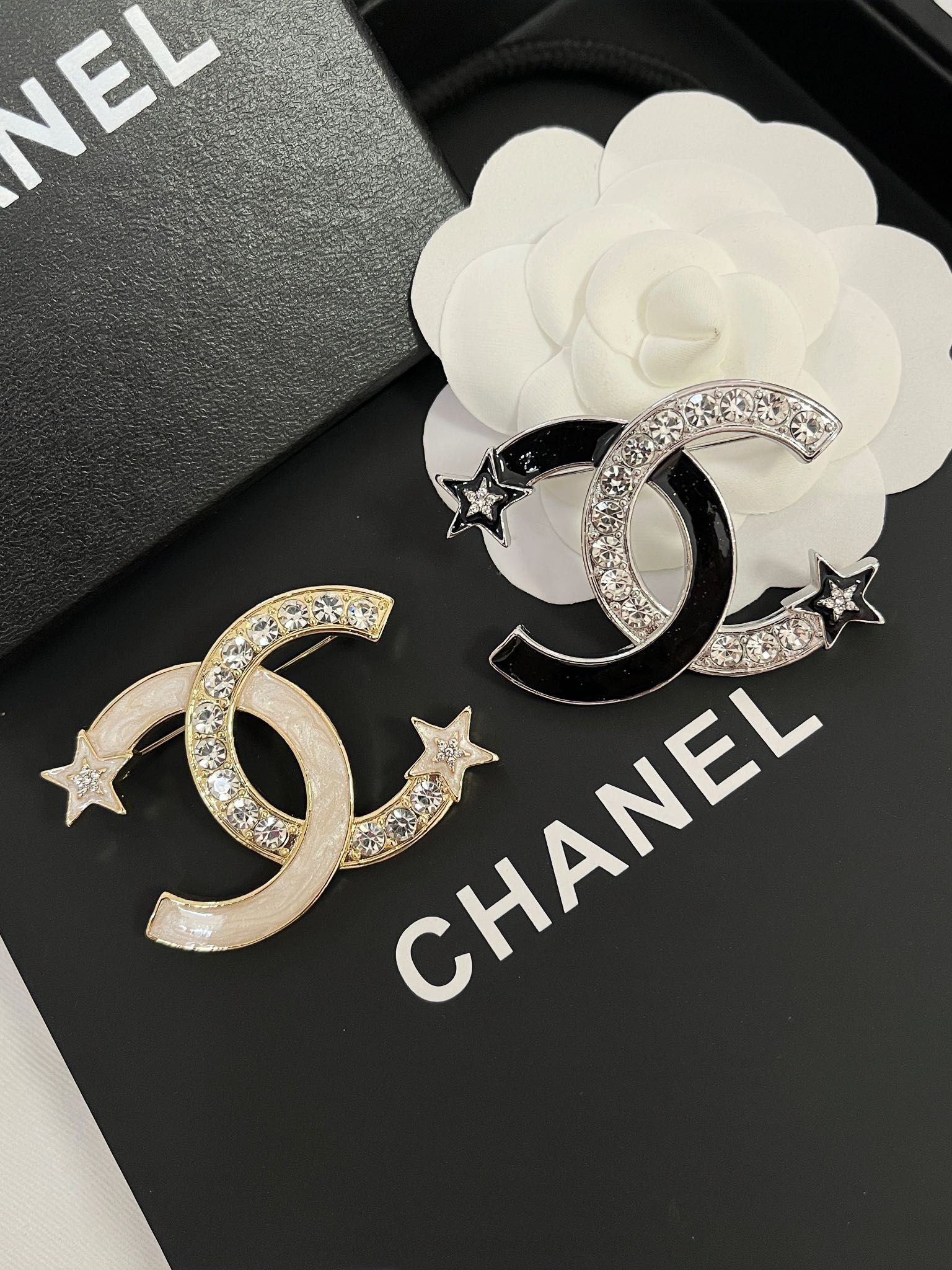 Replica CHANEL Brooch