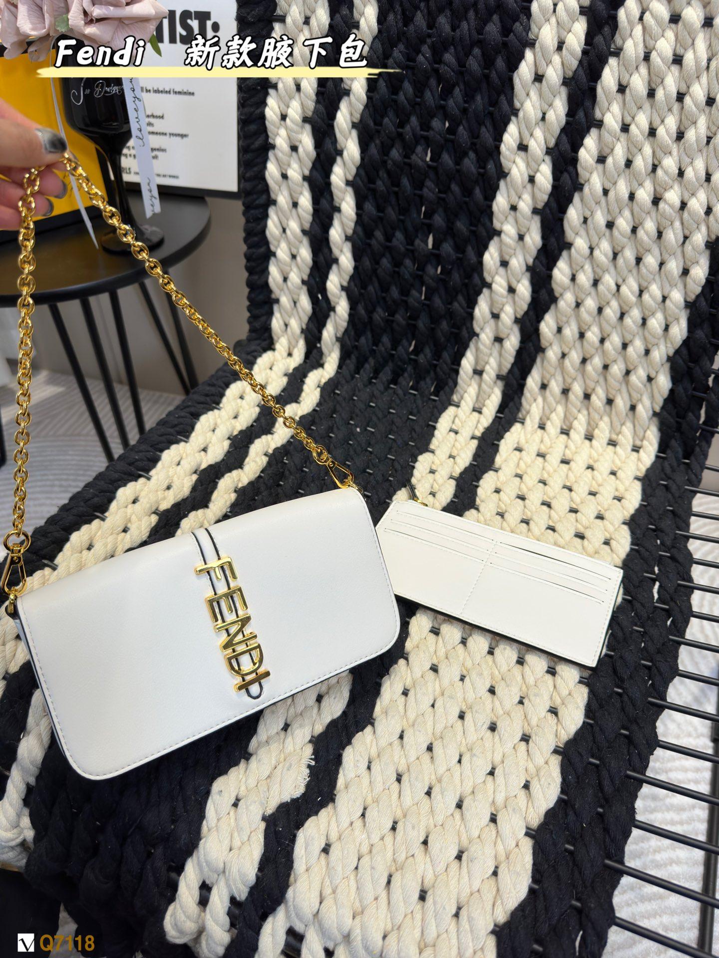 Replica Fendi Bag 21.4*11CM