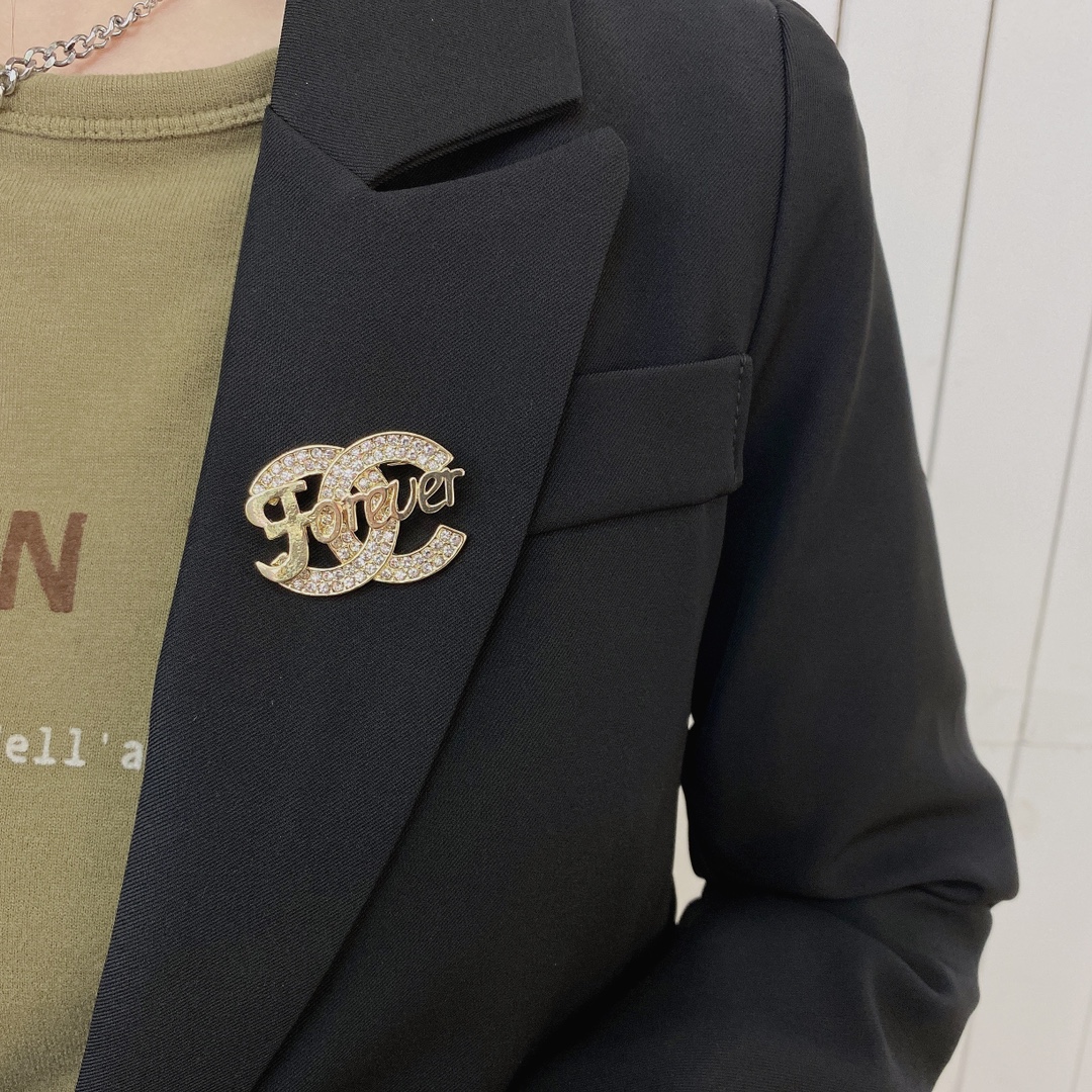 Replica CHANEL Brooch