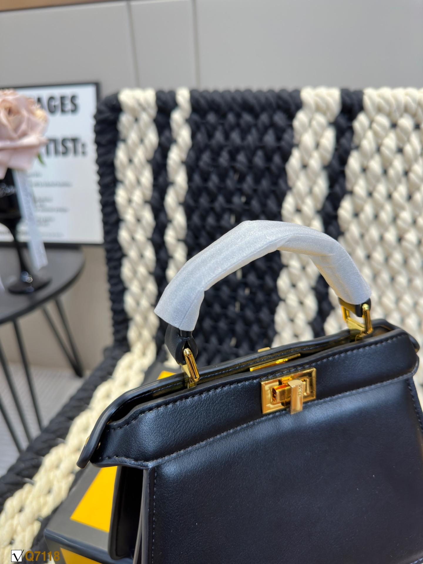 Replica Fendi Bag 20*15CM