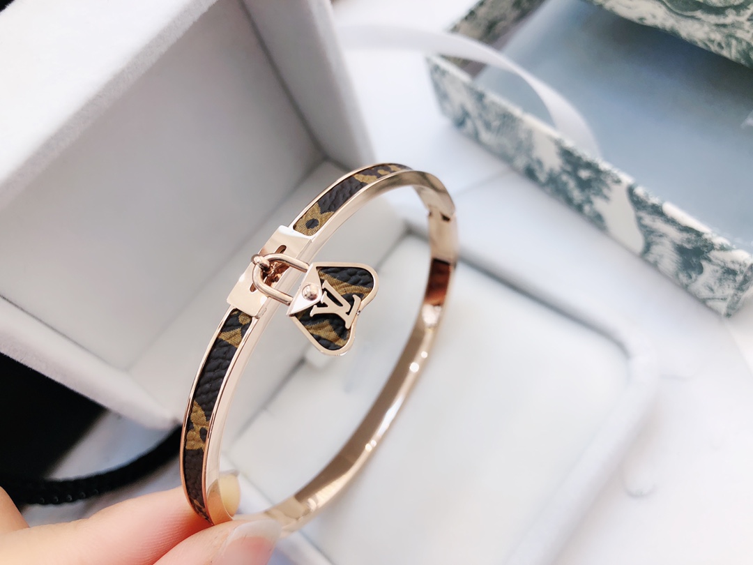 Replica LOUIS VUITTON Bangle