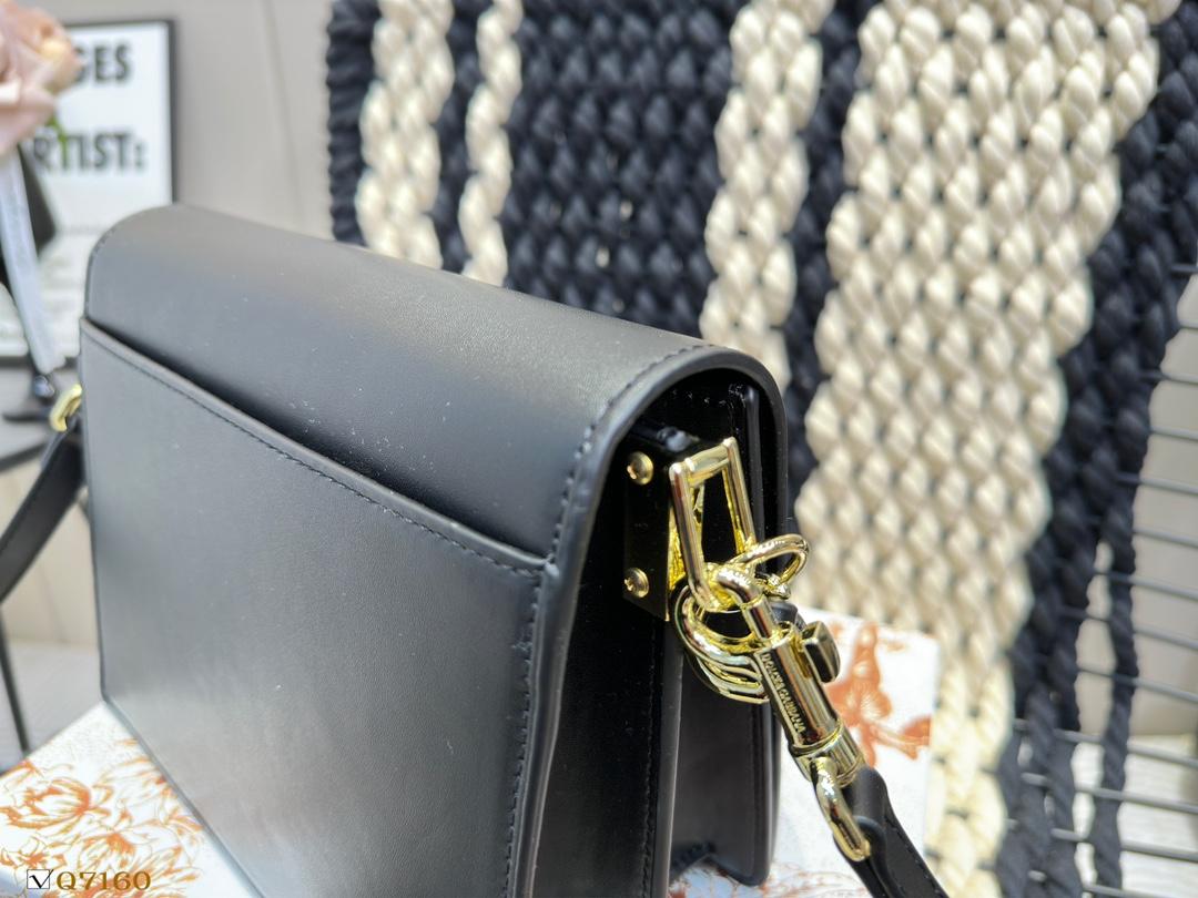 Replica Dolce Gabbana Bag  21.5*17CM