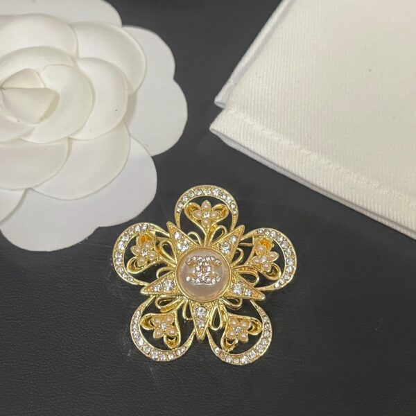 Replica CHANEL Brooch