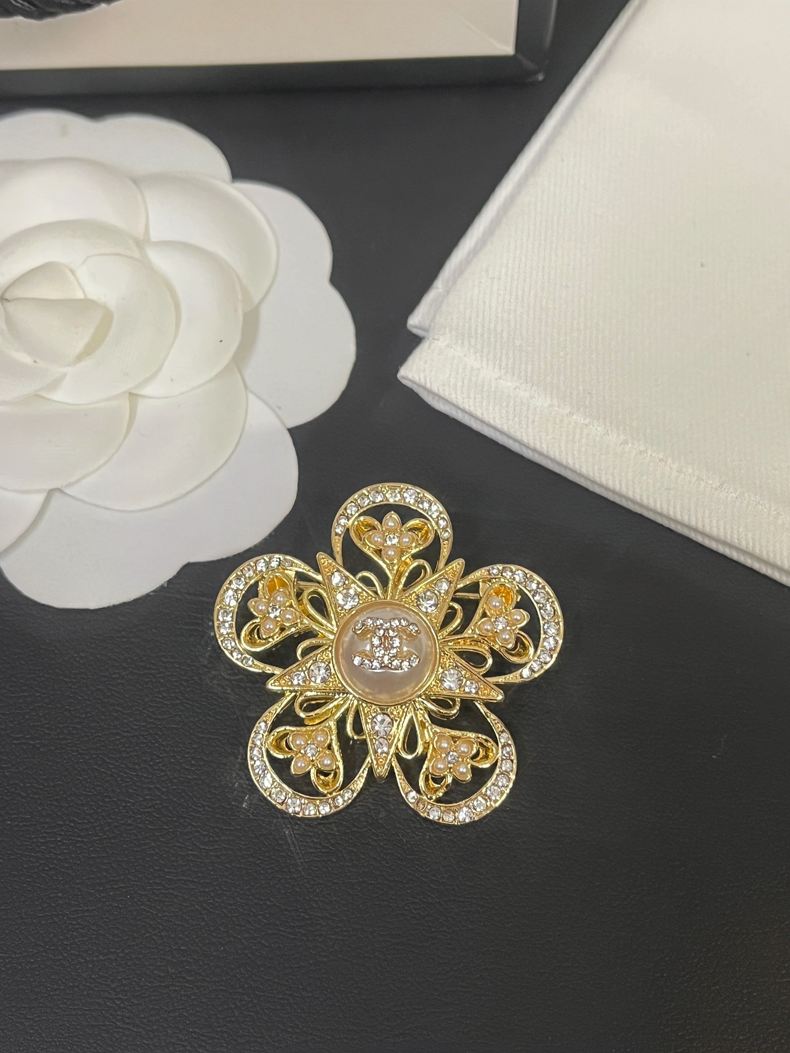 Replica CHANEL Brooch