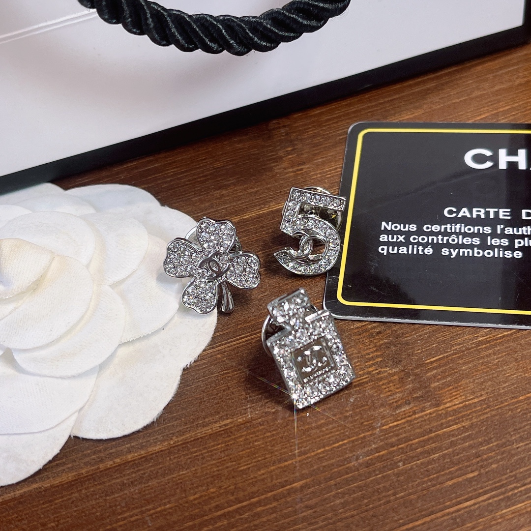 Replica CHANEL Brooch
