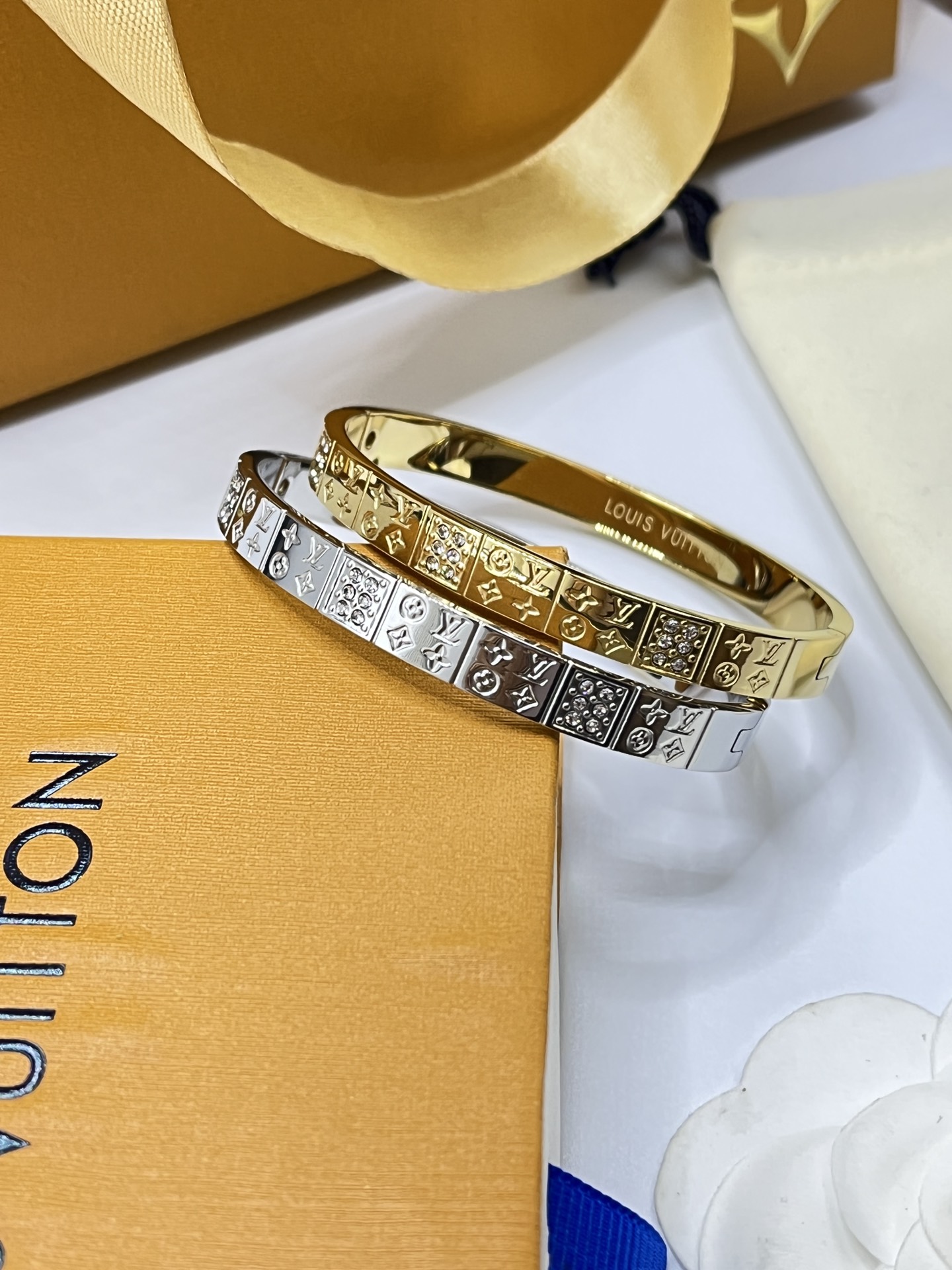 Replica LOUIS VUITTON Bangle