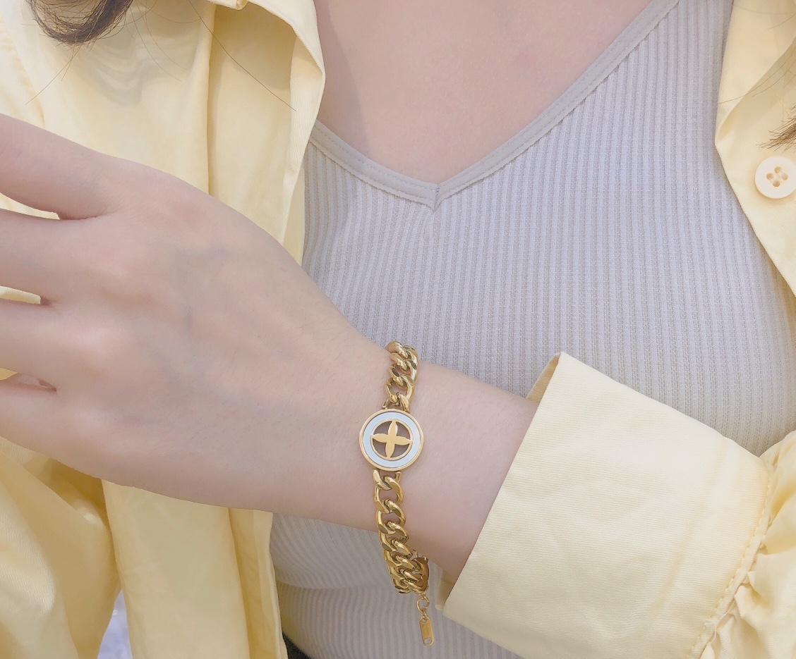 Replica LOUIS VUITTON Bracelet
