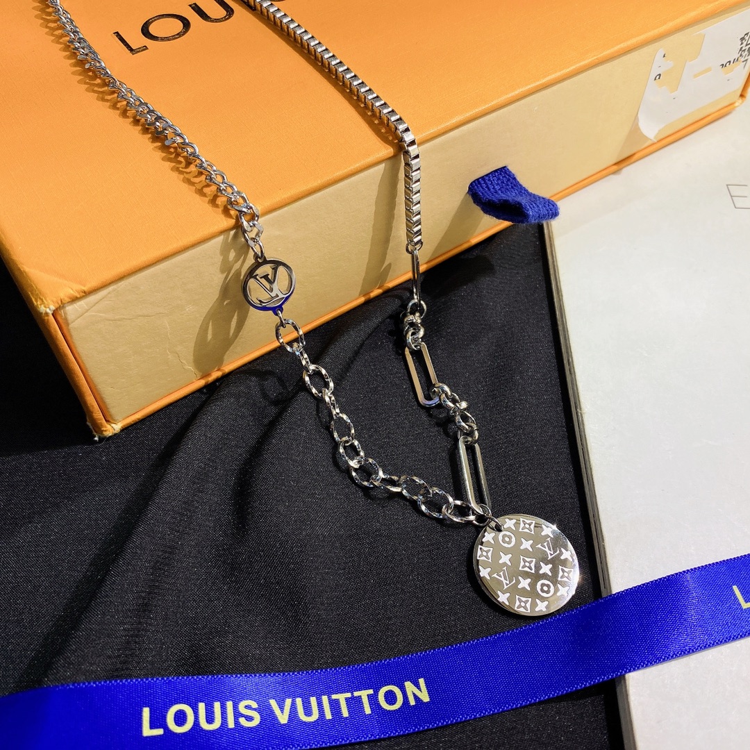 Replica LOUIS VUITTON Necklace