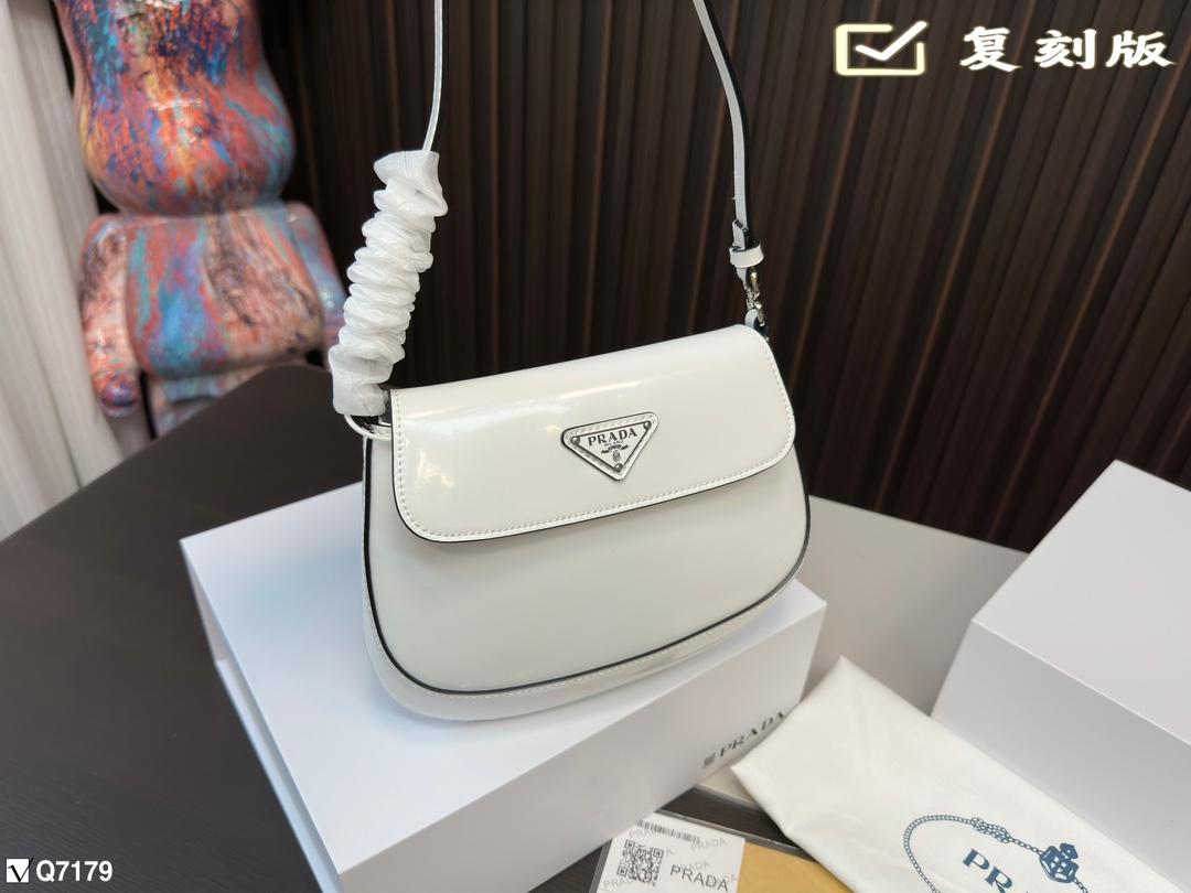 Replica Prada Bag 17*22CM
