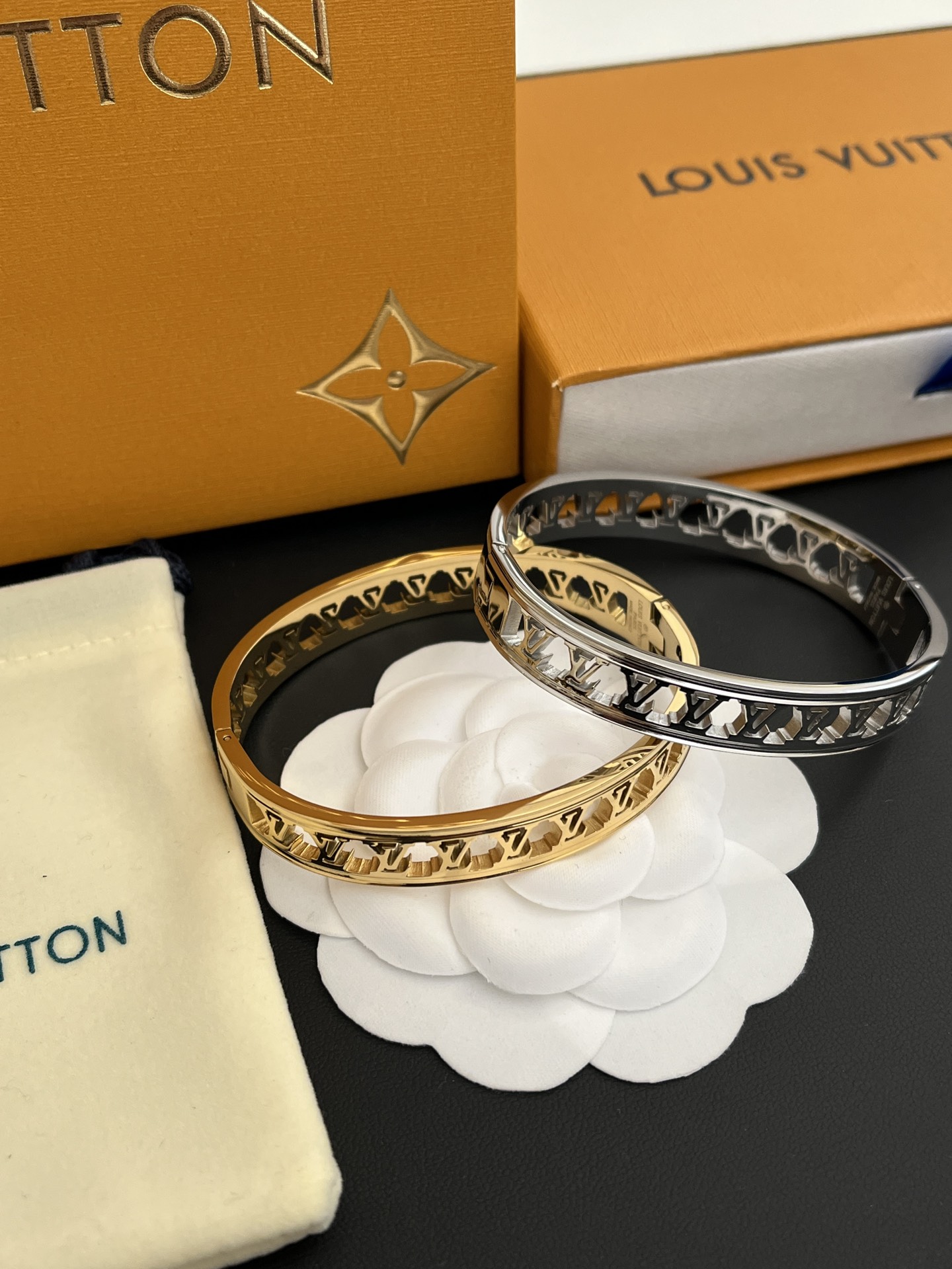 Replica LOUIS VUITTON Bangle