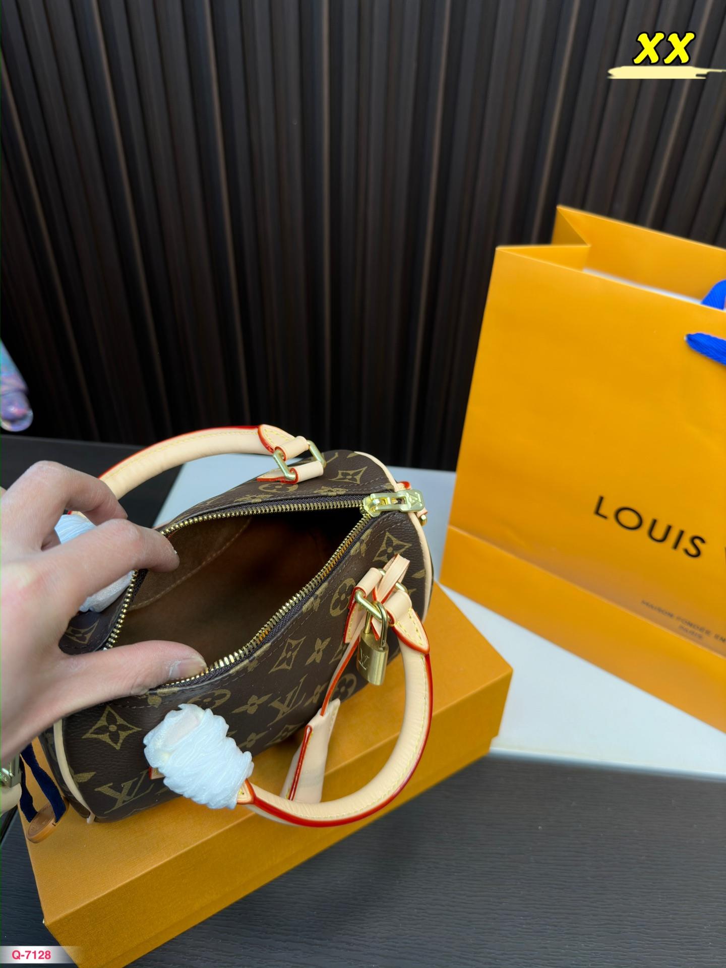 Replica Louis Vuitton Bag 14*20CM