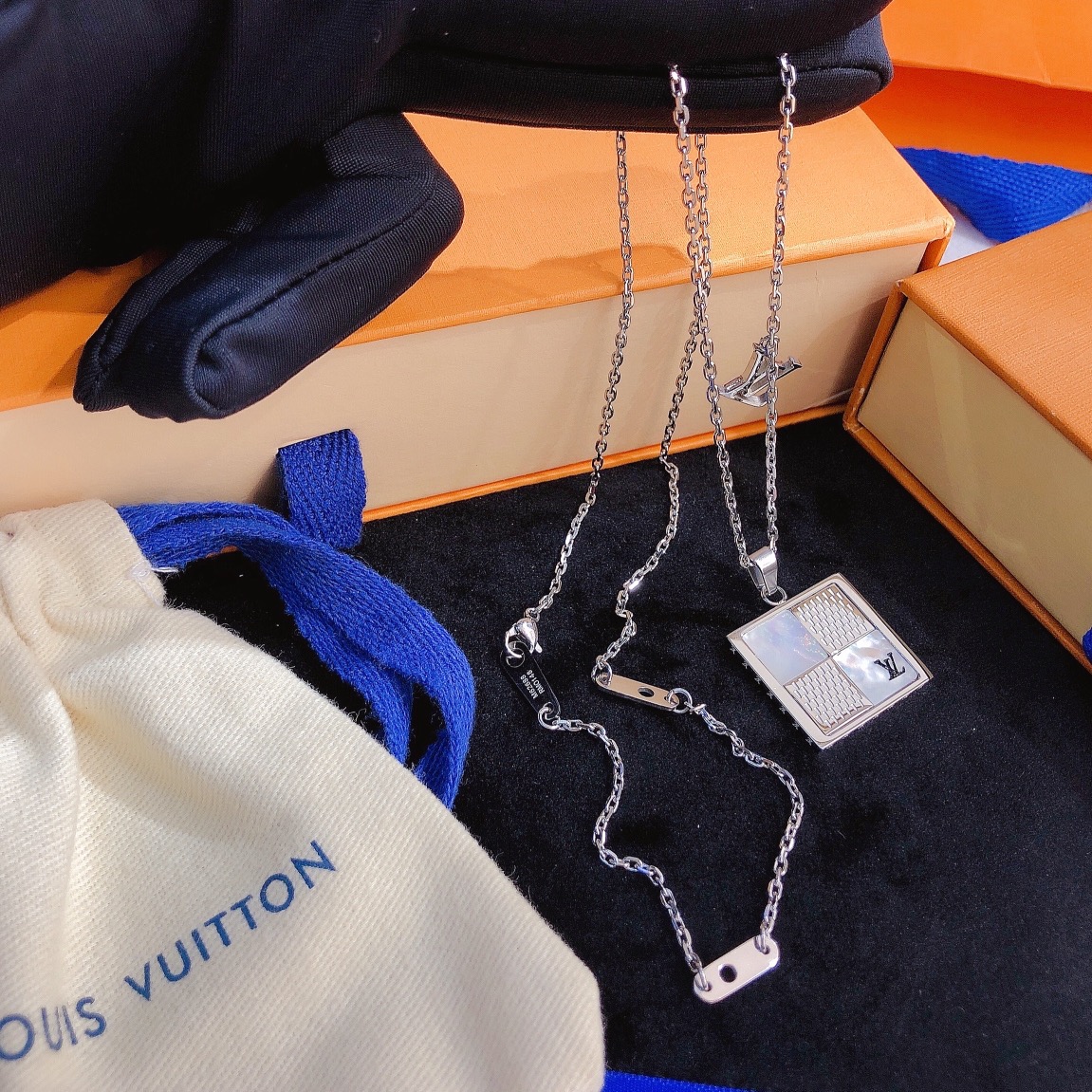 Replica LOUIS VUITTON Necklace