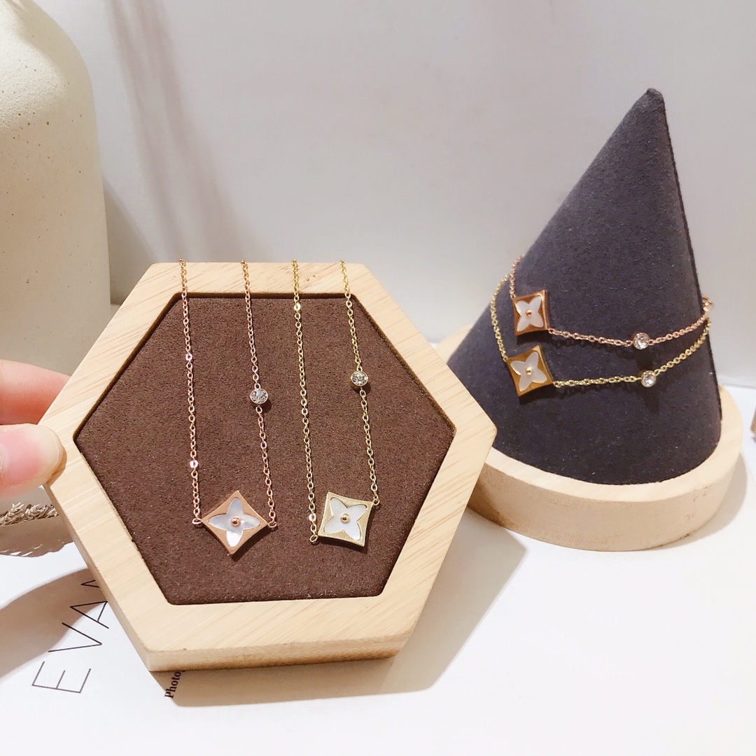 Replica LOUIS VUITTON Necklace