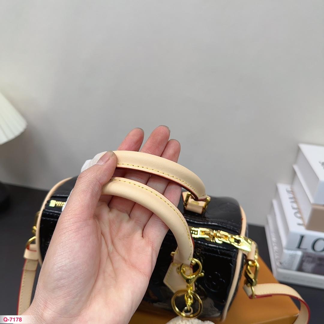 Replica Louis Vuitton Bag 15*20CM