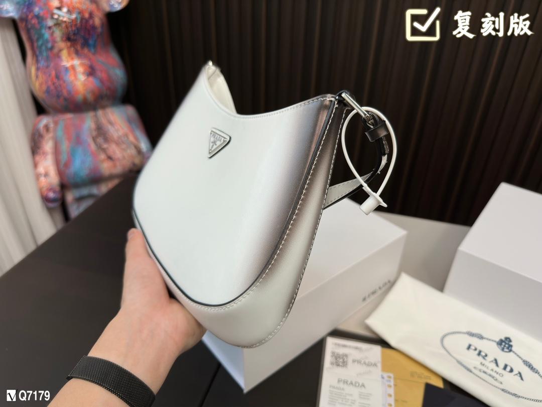 Replica Prada Bag 17*27CM