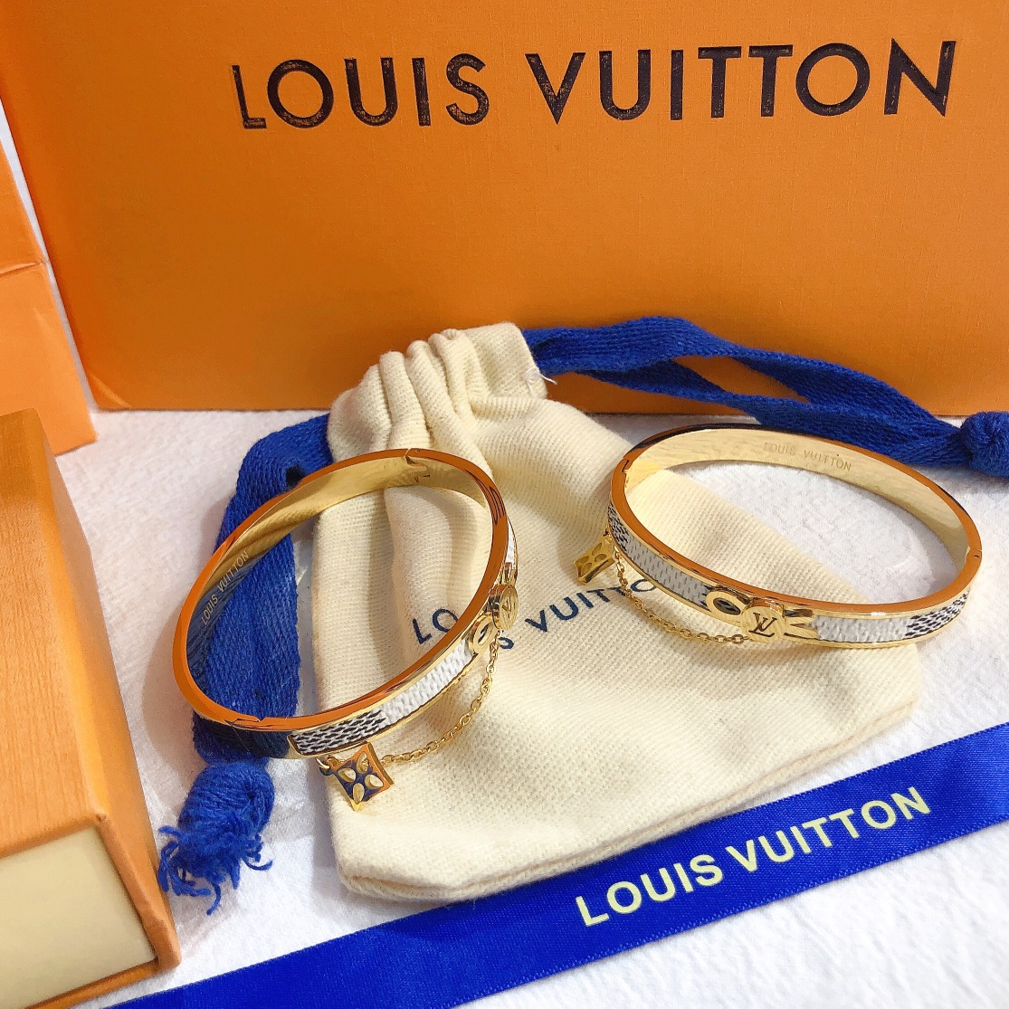 Replica LOUIS VUITTON Bangle