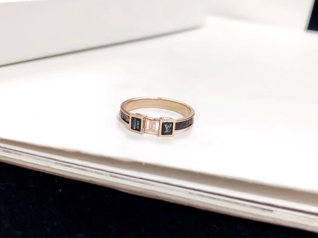 Replica LOUIS VUITTON Ring