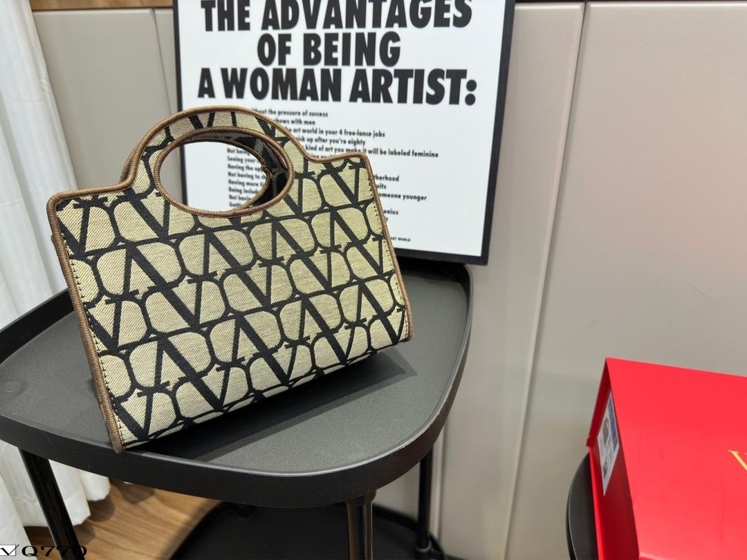 Replica Valentino Bag 23*21CM