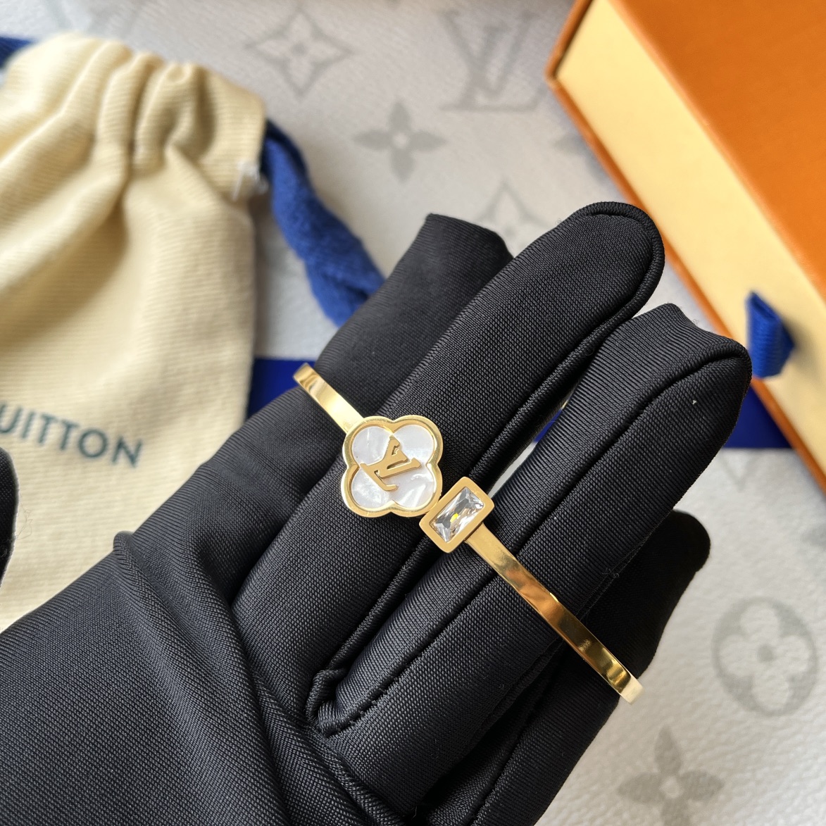 Replica LOUIS VUITTON Bangle