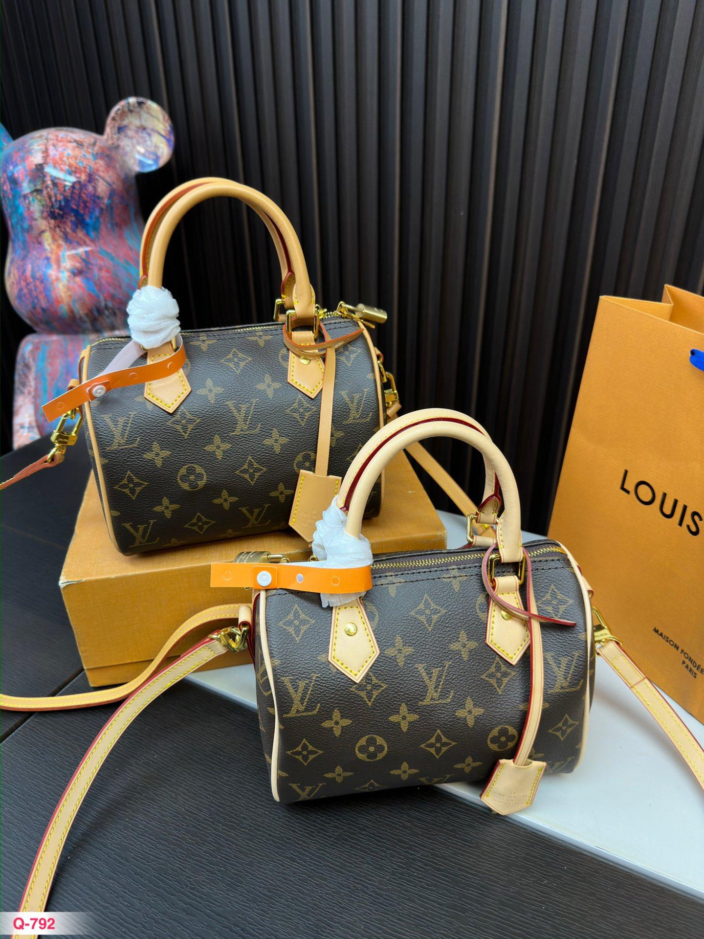 Replica Louis Vuitton Bag 15*20CM