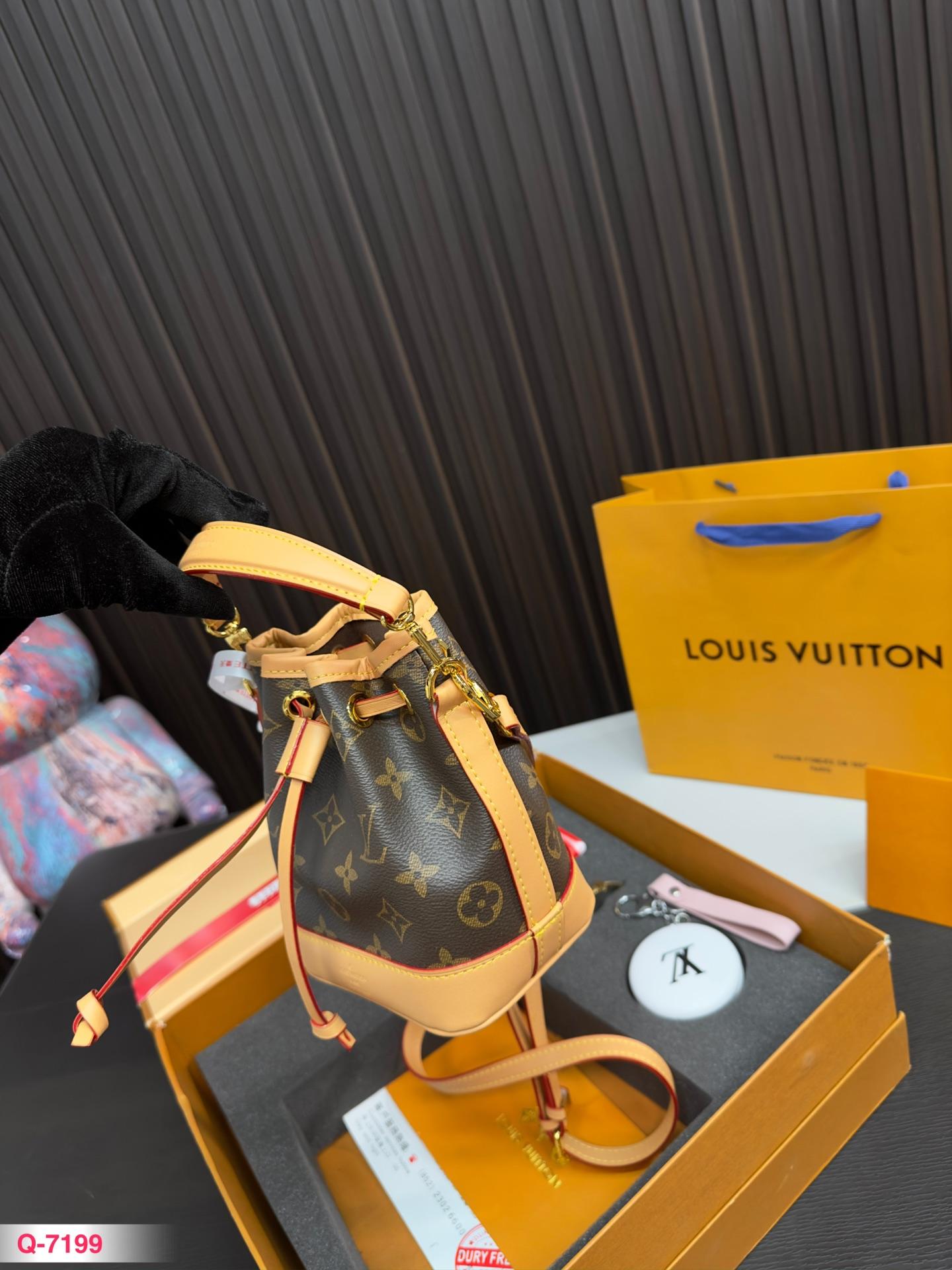 Replica Louis Vuitton Bag set 13*16CM